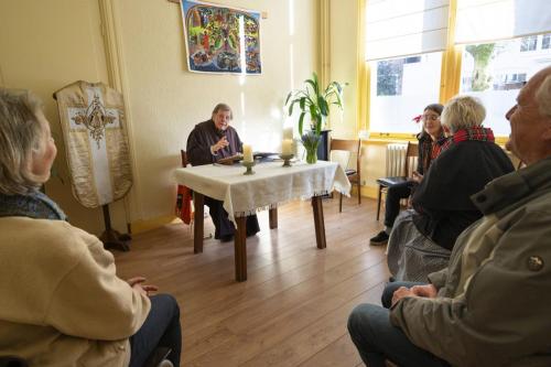 De wekelijkse ‘kleine dienst’ op dinsdag en vrijdag aan de Nieuwe Groenmarkt 12.