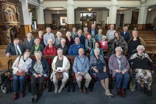 De oudere parochianen weer eens bij elkaar