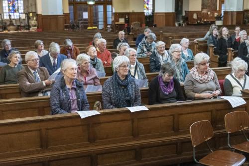 In de banken werd geluisterd naar Leny