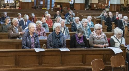 In de banken werd geluisterd naar Leny